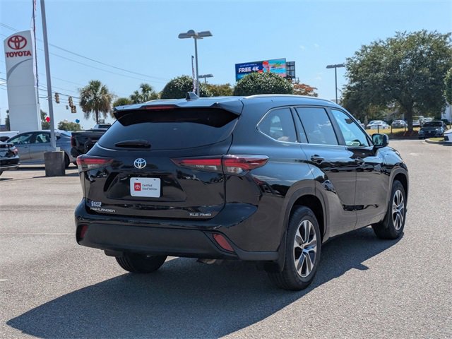 2024 Toyota Highlander XLE photo 3