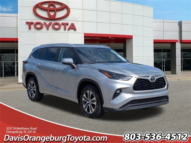 2024 Toyota Highlander XLE's photo