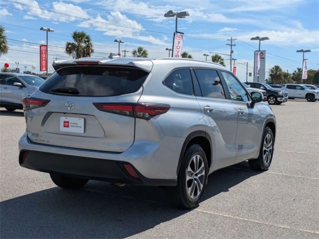 Used 2024 Toyota Highlander XLE SUV