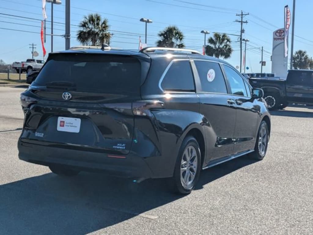 Certified 2024 Toyota Sienna XLE 7 Passenger Van Passenger Van