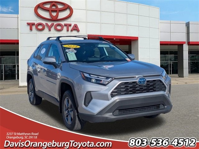 2024 Toyota RAV4 XLE's photo