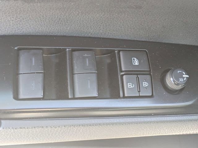2025 Toyota Camry LE - Photo 12