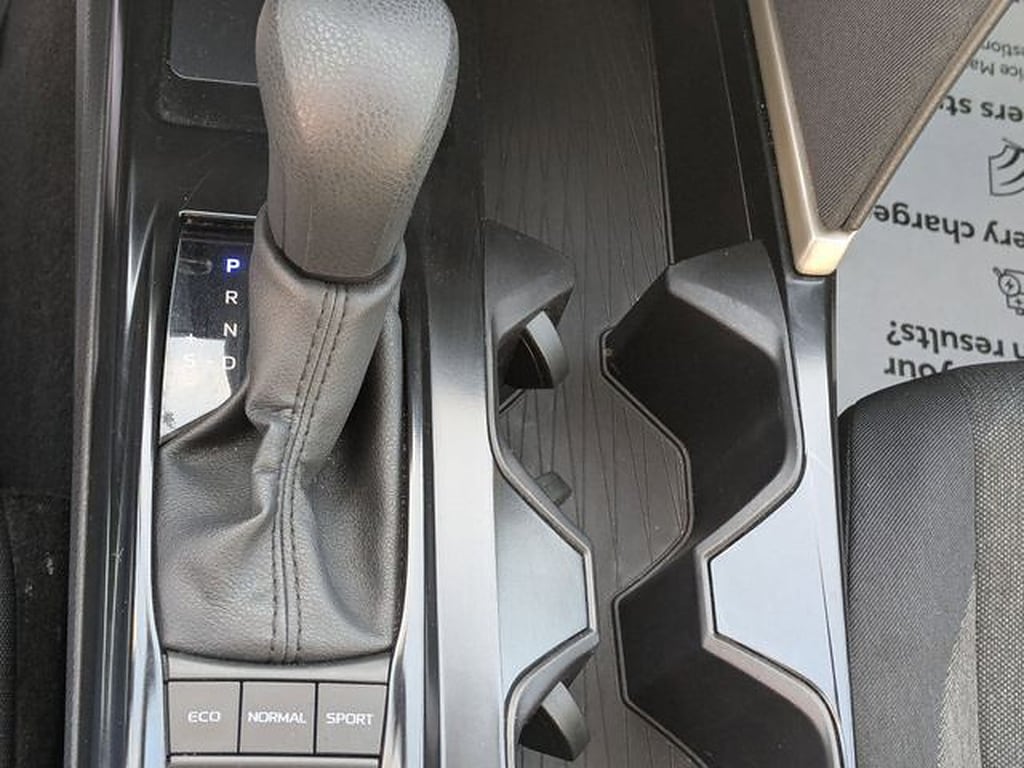 2025 Toyota Camry LE - Photo 20