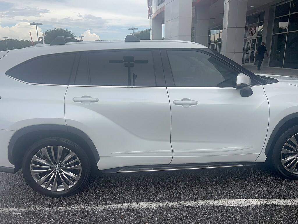 Used 2022 Toyota Highlander Hybrid Platinum SUV