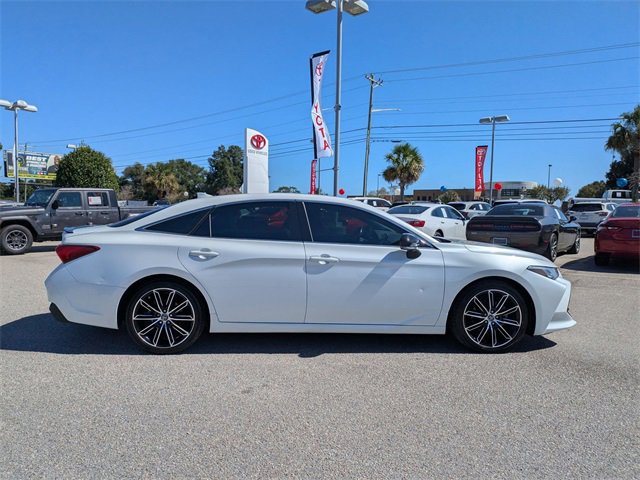 2019 Toyota Avalon Touring photo 2