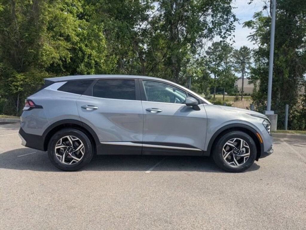Used 2025 Kia Sportage LX SUV