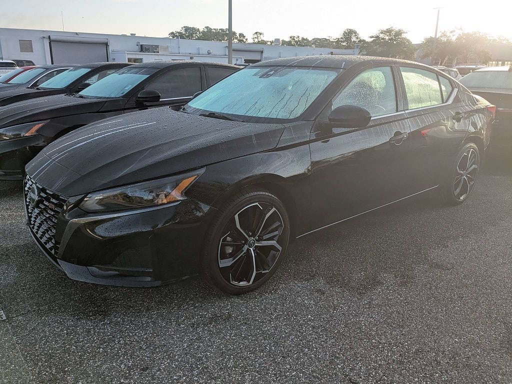 Used 2025 Nissan Altima SR Sedan