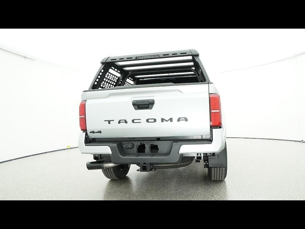 2025 Toyota Tacoma SR5 - Photo 25