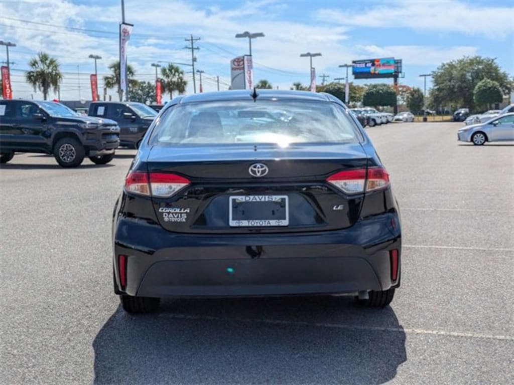 Certified 2025 Toyota Corolla LE Sedan