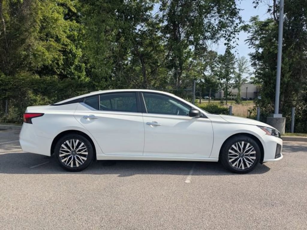 Used 2025 Nissan Altima SV Sedan