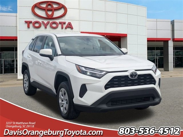 2024 Toyota RAV4 LE's photo