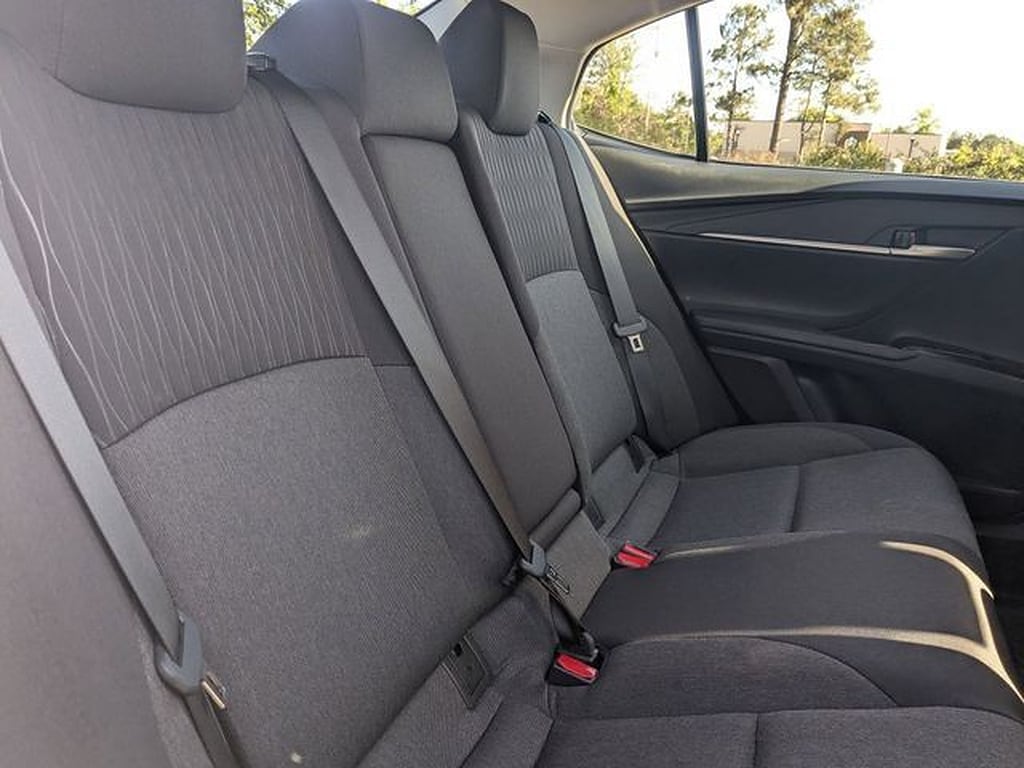 2025 Toyota Camry LE - Photo 29