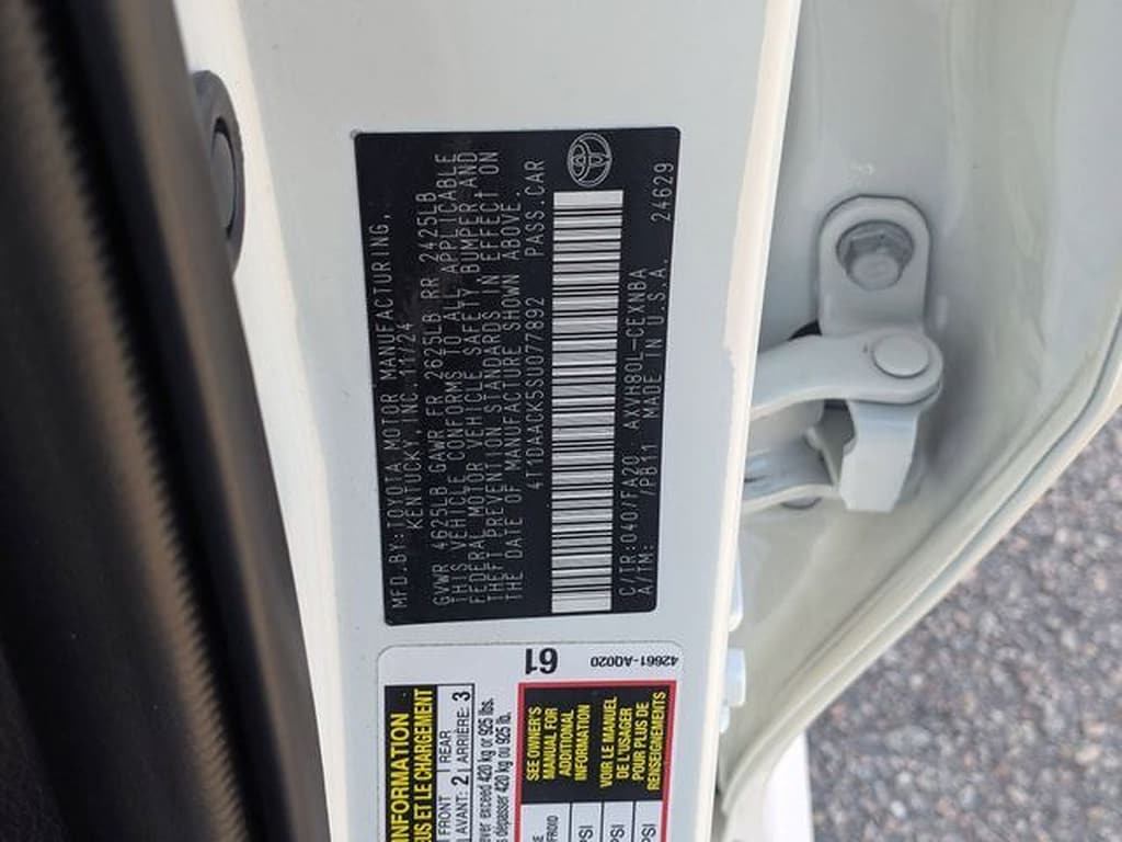 2025 Toyota Camry LE - Photo 35