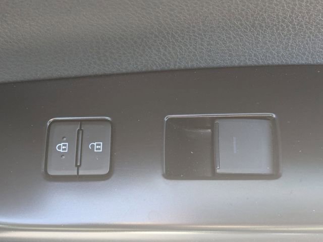 2025 Toyota Camry LE - Photo 32