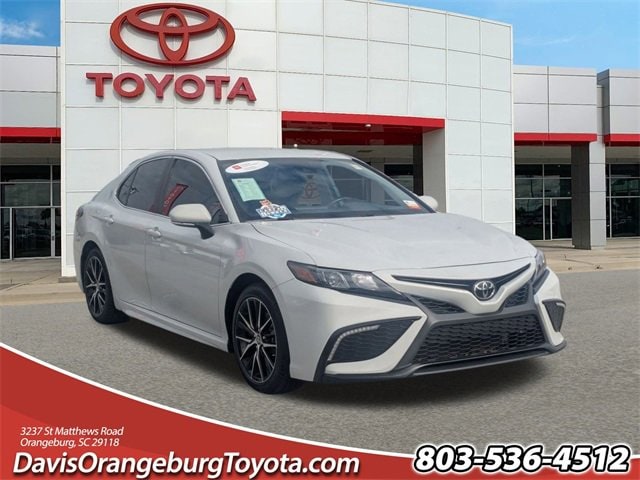 2024 Toyota Camry SE's photo