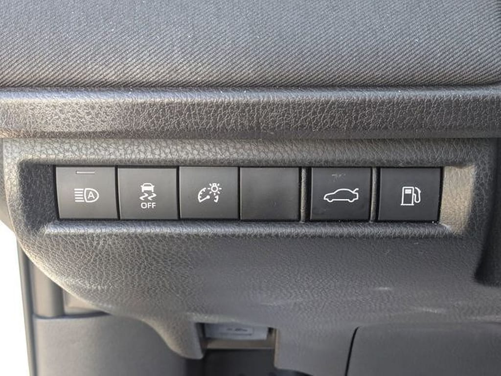 2025 Toyota Camry LE - Photo 15