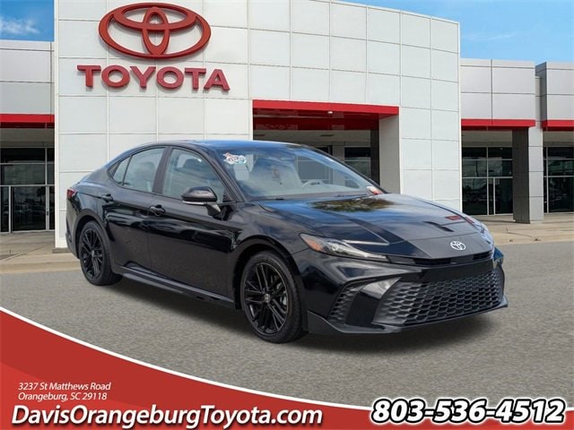 2025 Toyota Camry SE's photo