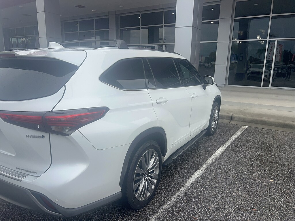 Used 2022 Toyota Highlander Hybrid Platinum SUV