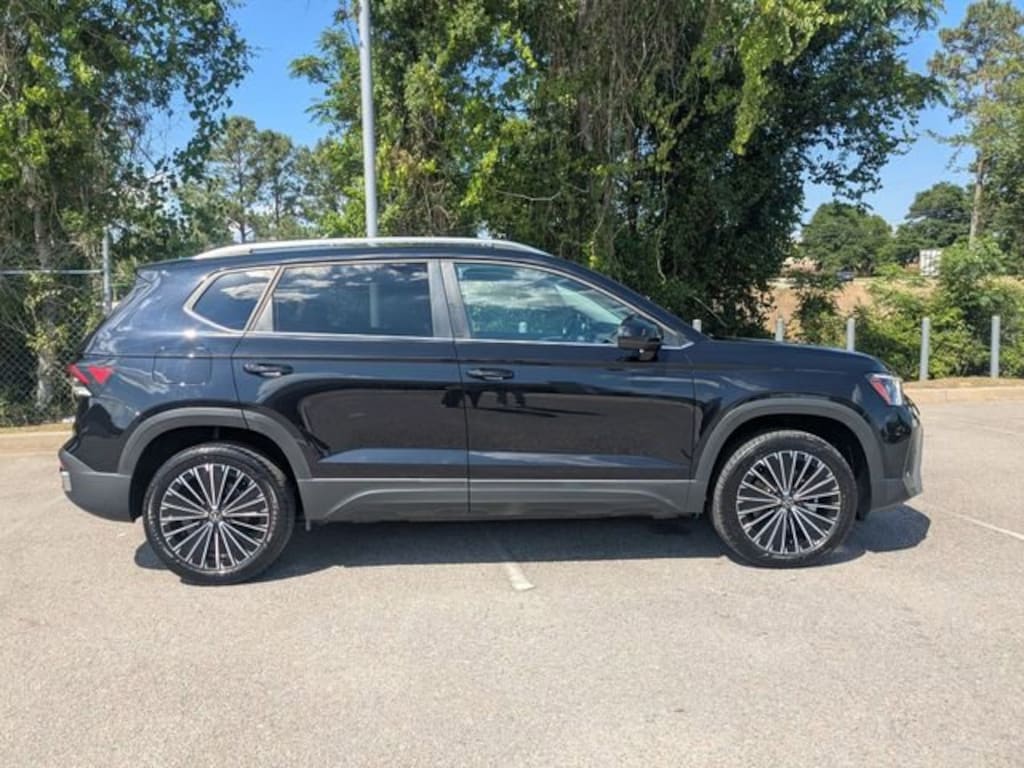 Used 2025 Volkswagen Taos 1.5T SE SUV