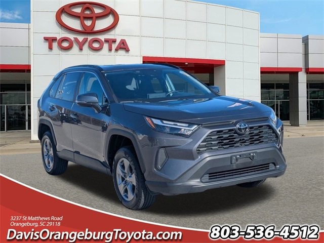 2024 Toyota RAV4 XLE's photo