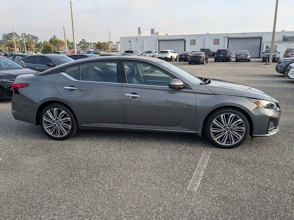 Used 2025 Nissan Altima SL Sedan