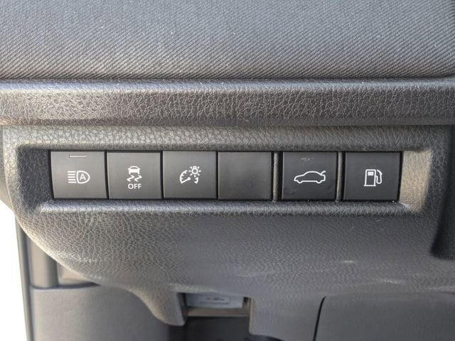 2025 Toyota Camry LE - Photo 16