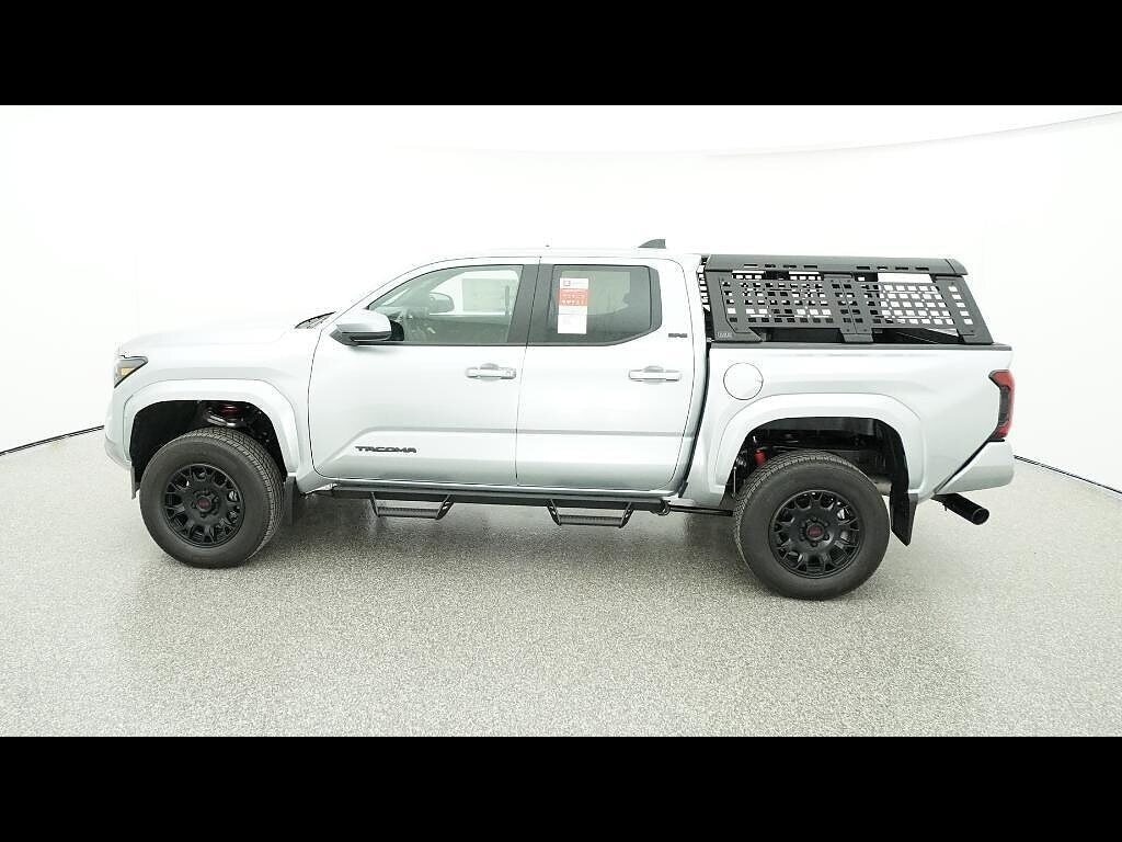 2025 Toyota Tacoma SR5 - Photo 17