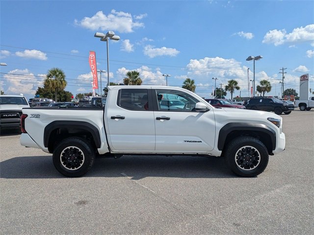 2024 Toyota Tacoma TRD Off-Road photo 2