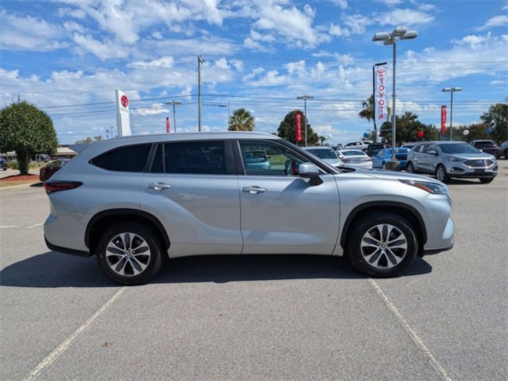 Used 2024 Toyota Highlander XLE SUV