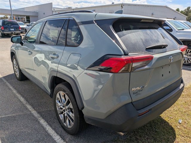 2021 Toyota RAV4 XLE Premium photo 2