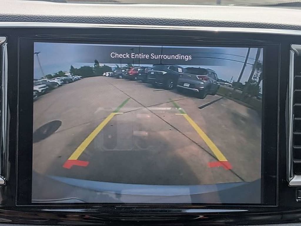 2024 Chrysler Pacifica Touring L - Photo 12