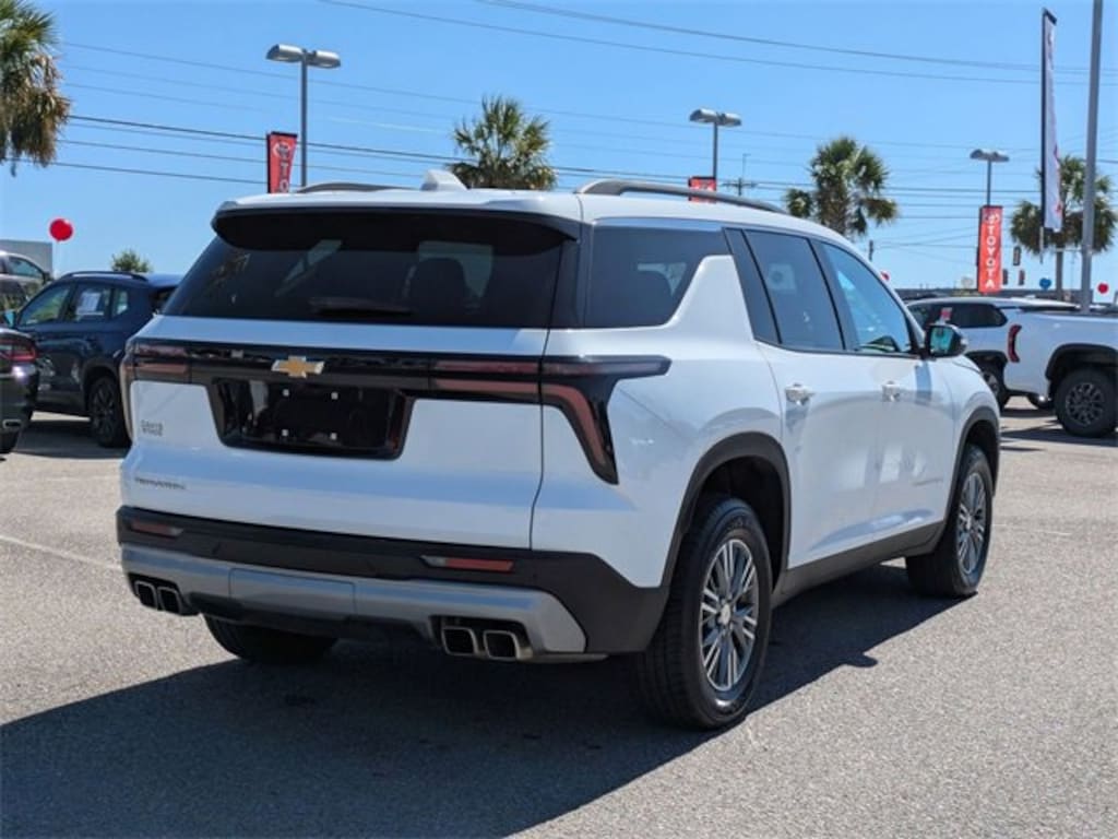 Used 2025 Chevrolet Traverse LT SUV