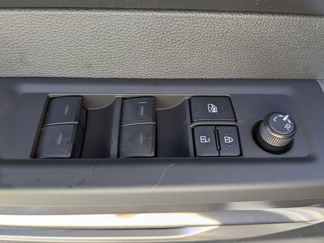 2025 Toyota Tundra SR5 - Photo 12