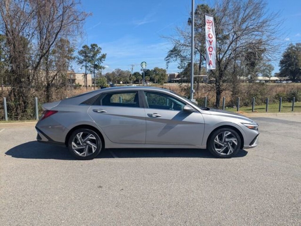 Used 2025 Hyundai Elantra SEL Convenience Sedan