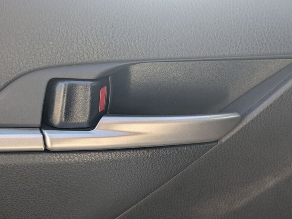 2025 Toyota Camry LE - Photo 25