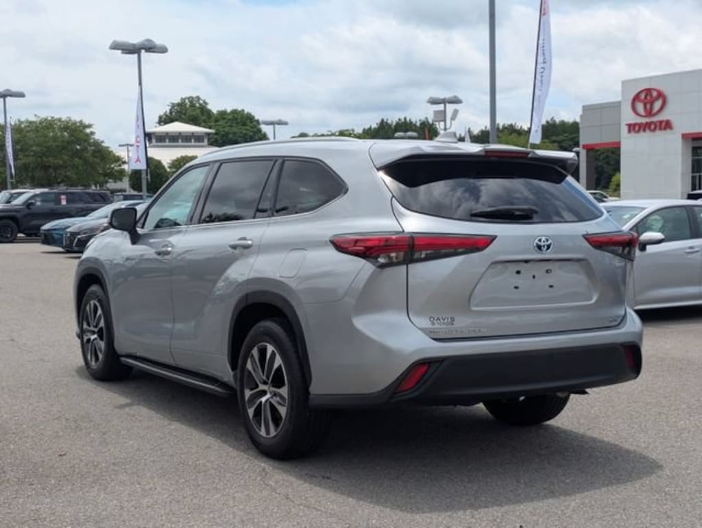 Used 2022 Toyota Highlander Hybrid XLE SUV