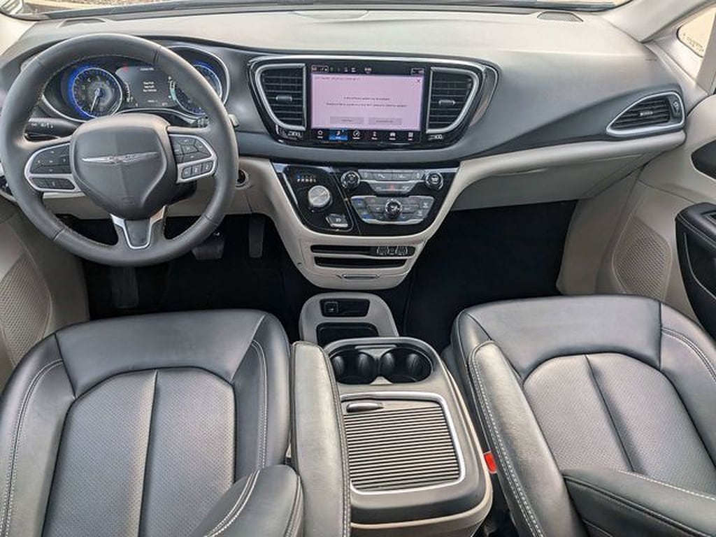 2024 Chrysler Pacifica Touring L - Photo 6