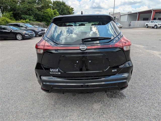 2024 Nissan Kicks SR photo 2
