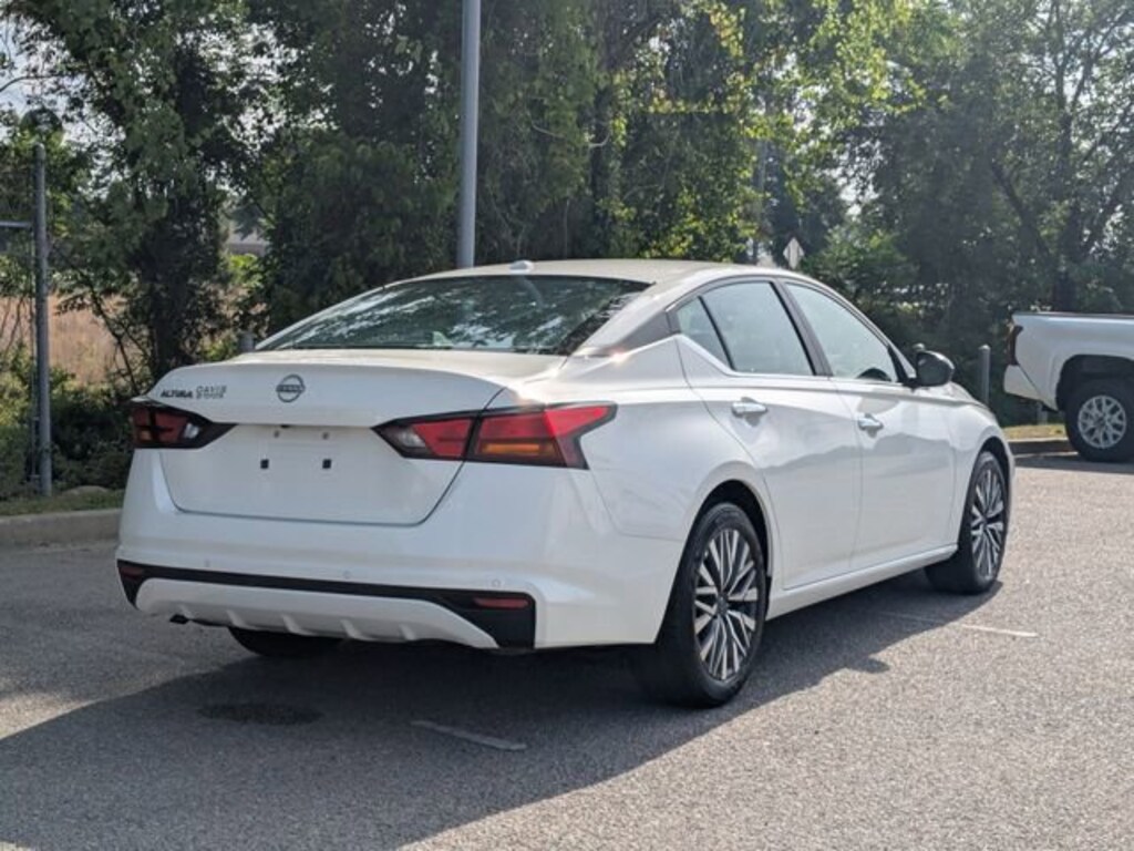 Used 2025 Nissan Altima SV Sedan