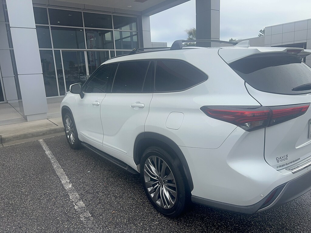 Used 2022 Toyota Highlander Hybrid Platinum SUV