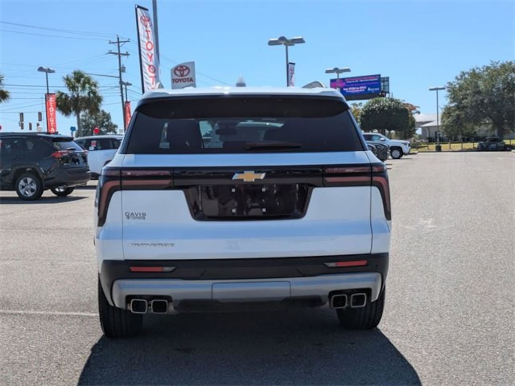 Used 2025 Chevrolet Traverse LT SUV