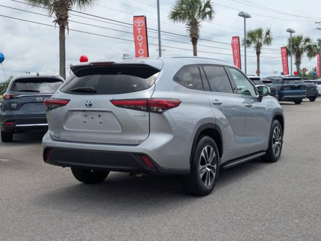 Used 2022 Toyota Highlander Hybrid XLE SUV