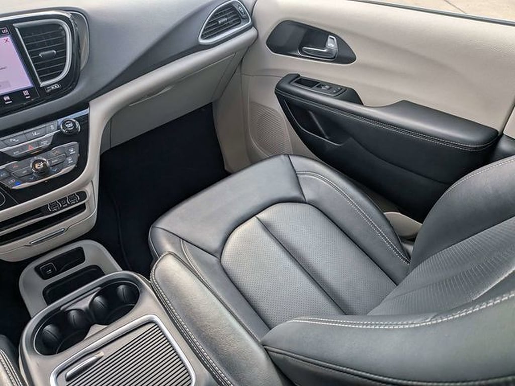 2024 Chrysler Pacifica Touring L - Photo 8
