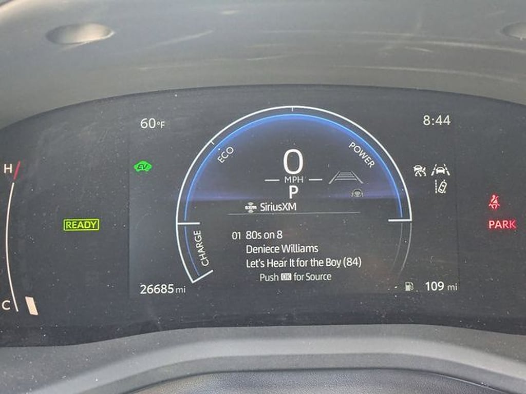 2025 Toyota Camry LE - Photo 18