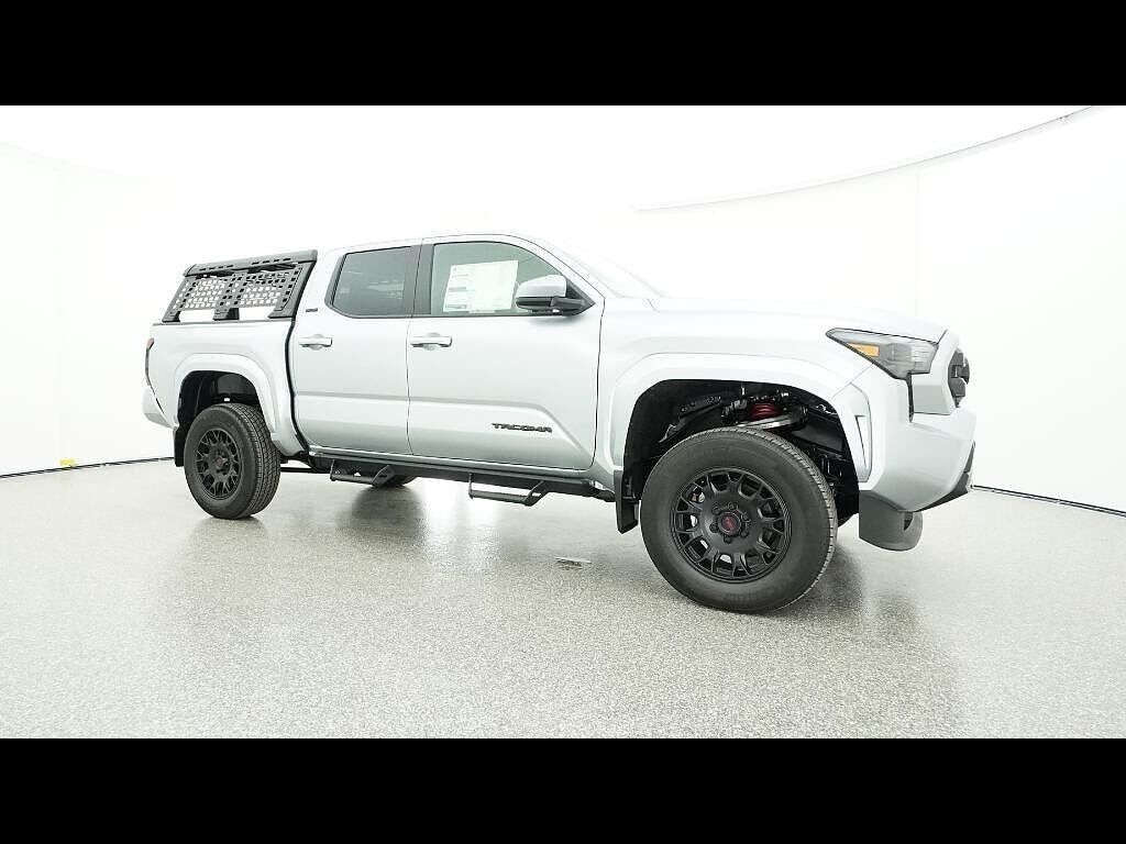 2025 Toyota Tacoma SR5 - Photo 16