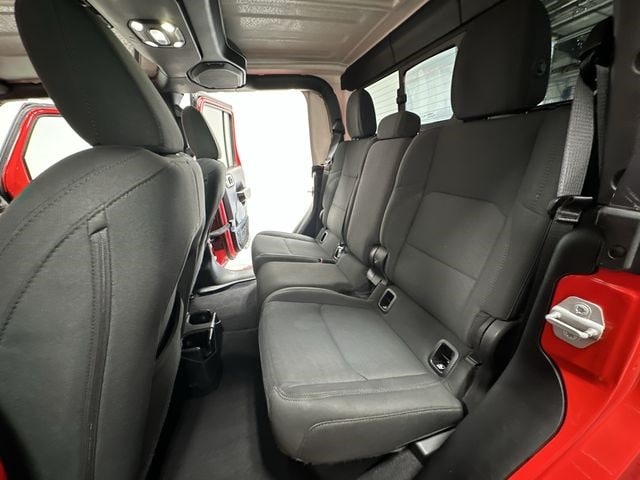 Thumbnail: 2021 Jeep Gladiator - 19