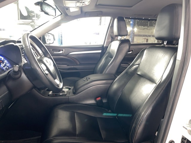 Thumbnail: 2015 Toyota Highlander - 20