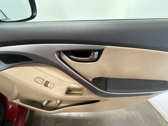 Thumbnail: 2012 Hyundai Elantra - 19