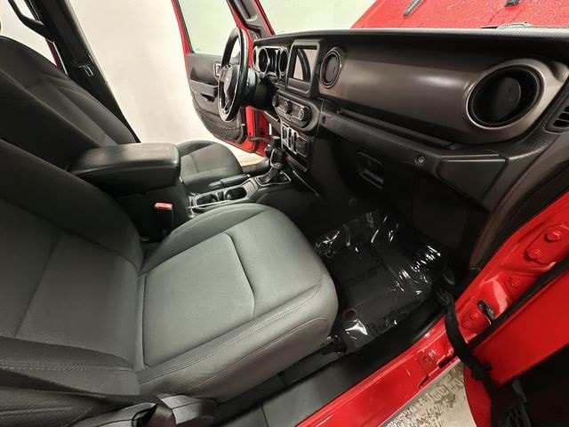 Thumbnail: 2021 Jeep Gladiator - 21