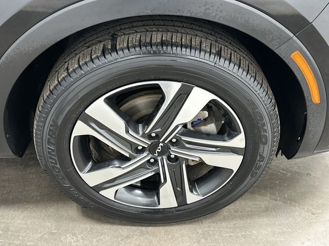 Thumbnail: 2023 Kia Sorento - 5